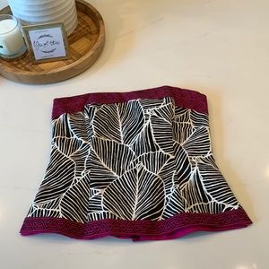 White House Black Market size 4